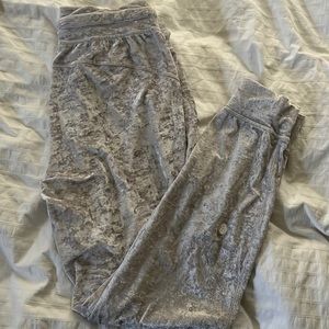 Lululemon Ready to Crush Joggers, Size 8, White Opal color *WORN ONCE*